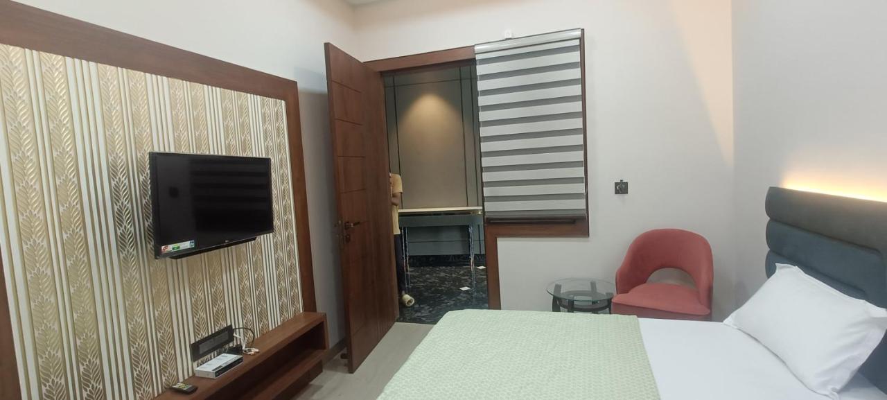 Hotel Sadhana Palace 마투라 외부 사진