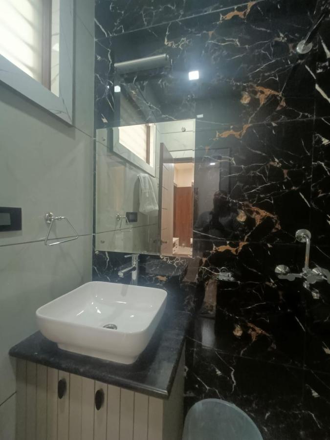 Hotel Sadhana Palace 마투라 외부 사진