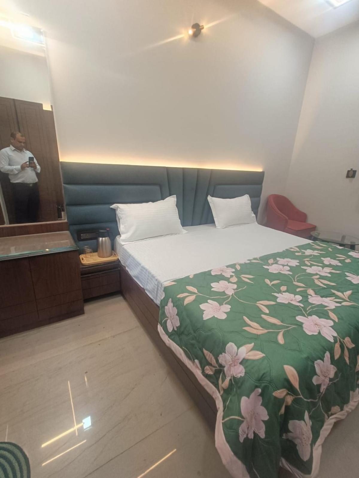 Hotel Sadhana Palace 마투라 외부 사진